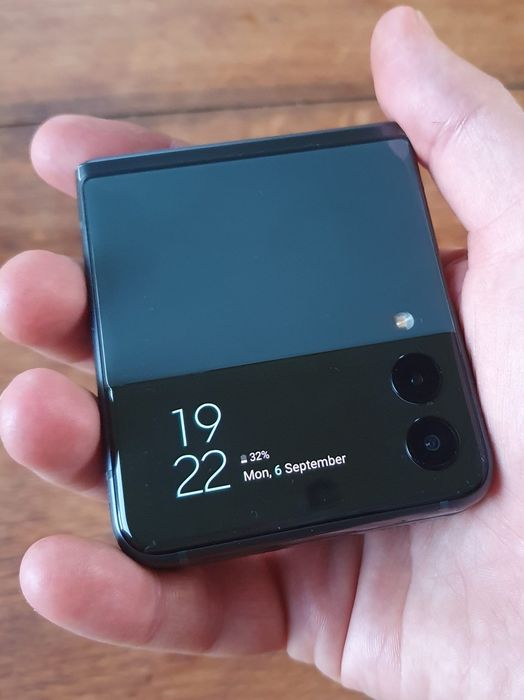 Samsung Z Flip3 sotiladi
