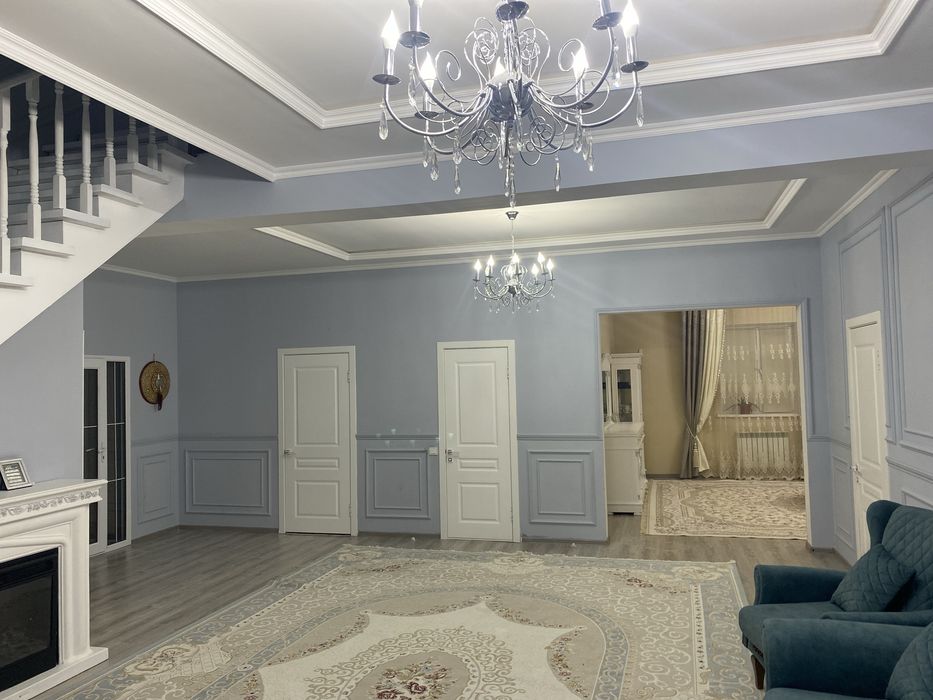 Дом мансардный большой