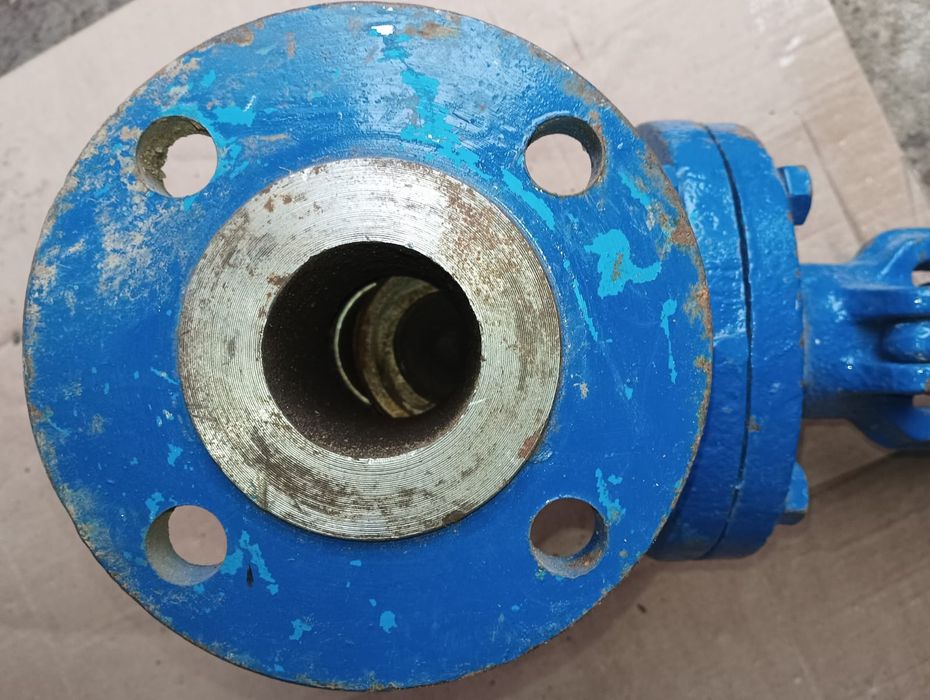 Продам задвижку новую