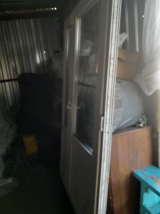 Пластиковый дверь б/у