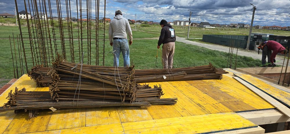 Construcții case la rosu