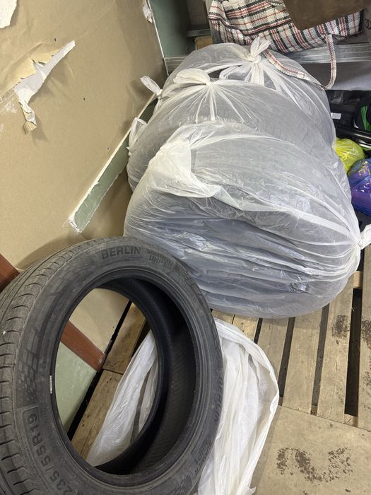 Продам шины 235/55R19 BERLIN Tires