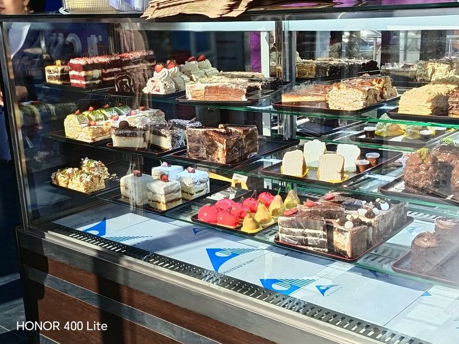 Витрина холодильник 2метр сотилади