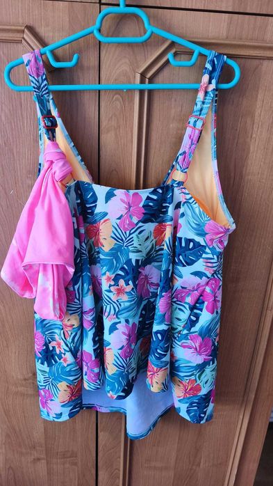 Vând costum baie