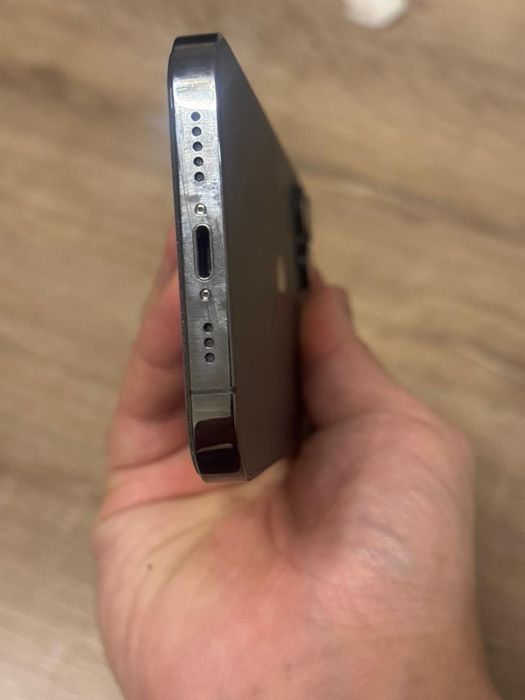 торг есть Айфон 12 про