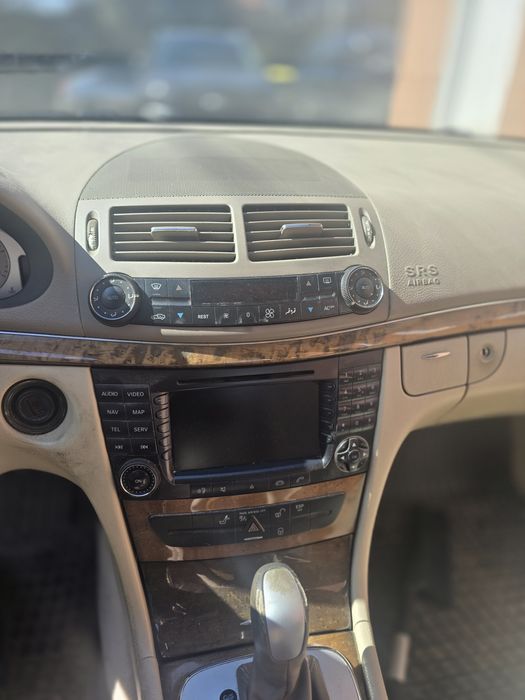 Продавам Мерцедес Е280