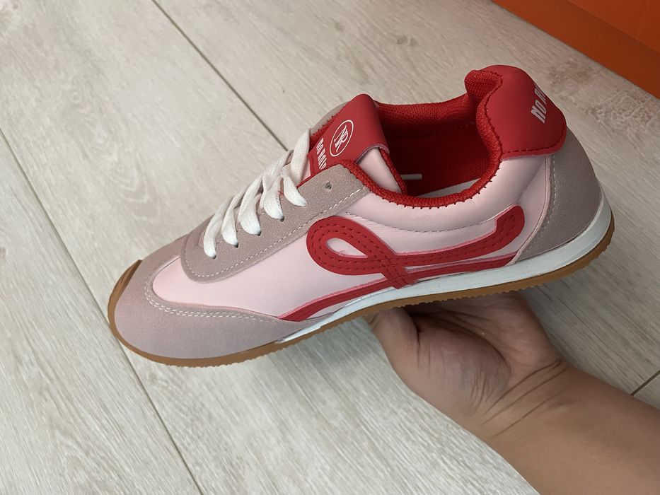 Женская обувь кроссовки