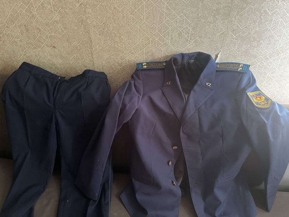 Продам форму военную китель и брюки