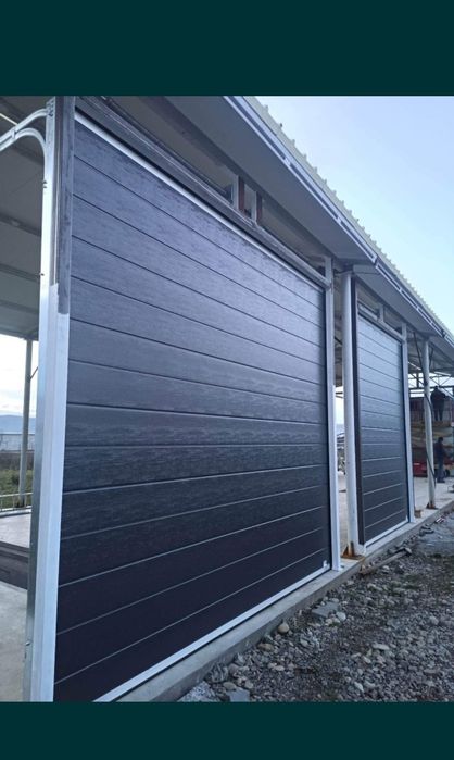 Usa secțională Industriala care rezistă! La timp, la treabă, la glume