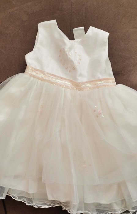 Бяла рокля, подходяща за сватба или друг повод