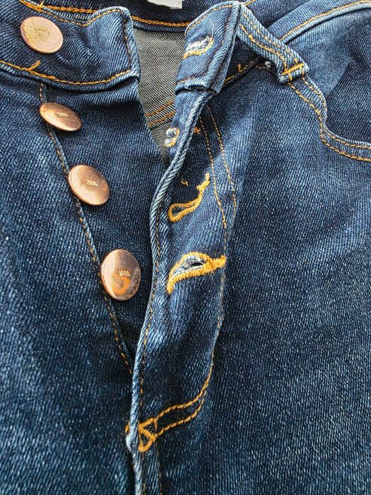 Blugi albastri evazati Zara