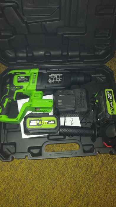 Продам перфоратор новый аккумуляторный