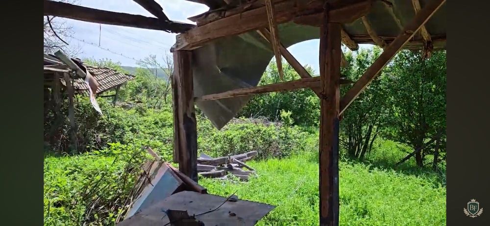 Къща с голям двор в село Конак
