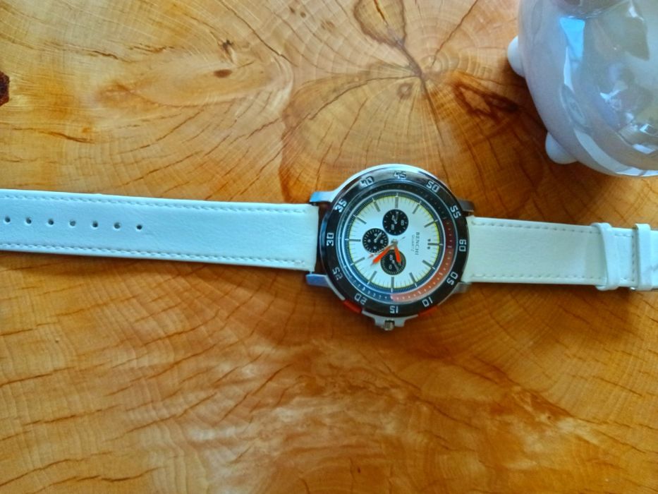 Мъжки часовник бяла  с кожена каишка