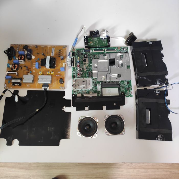 Dezmembrez TV LG - componente TV