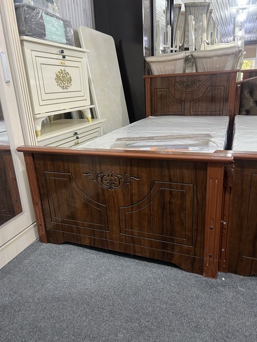 Крават 100% мдф с матрасом  ( Глория)