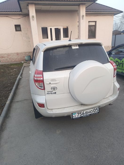 Тойота Рав 4 2011 года