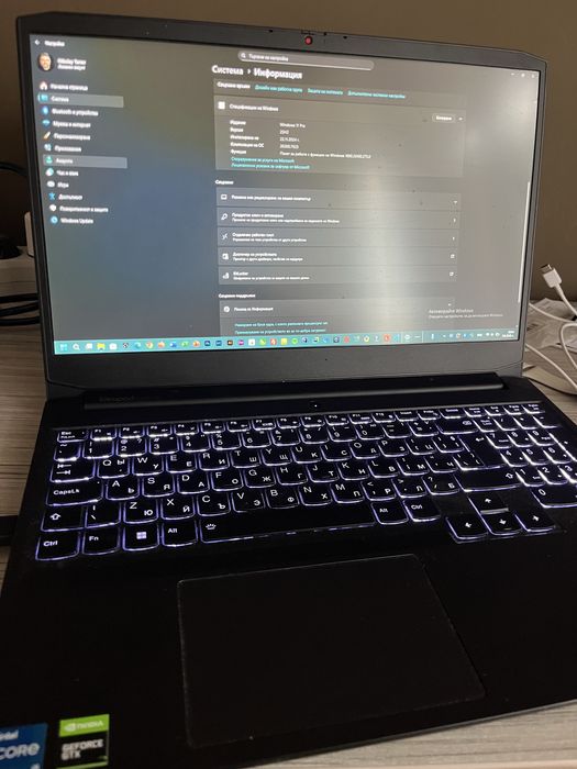 Геймърски лаптоп Lenovo