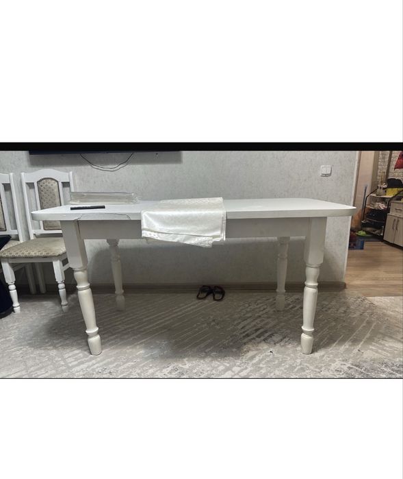 Продам белый стол и 6стулья ,30тыс