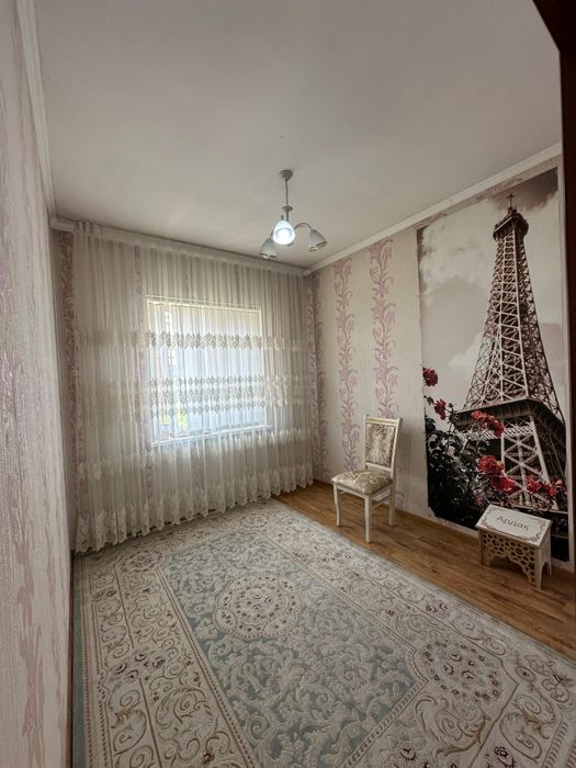 Два дома на участке в микрорайоне "САМАЛ-2".