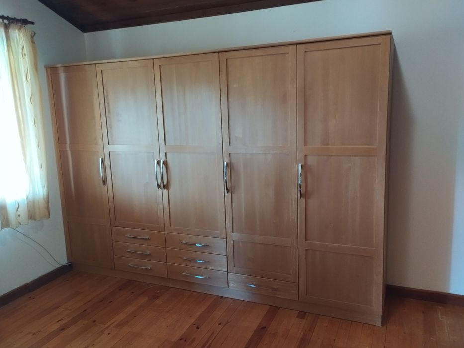 Производство на мебели от масив  по индивидуални размери.