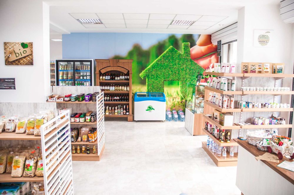 Дизайнерски рафтове/стелажи за магазин Бургас