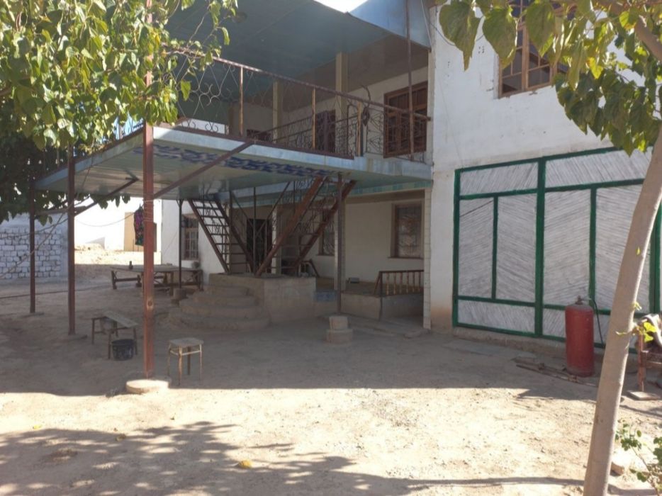 Termiz shahrida barcha sharoitlarga ega ikki qavatli uy-joy sotiladi