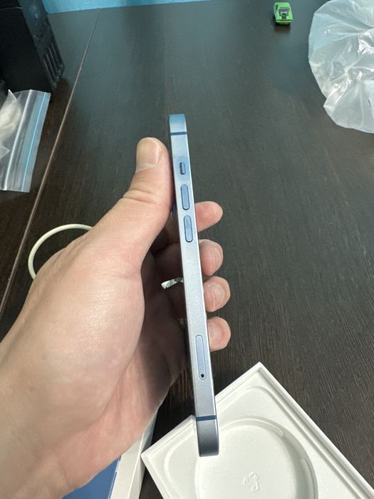 Продам Айфон 13 256 гиг