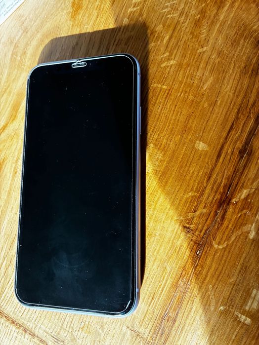 Айфон 13 мини и Айфон 11 в мнго състояние