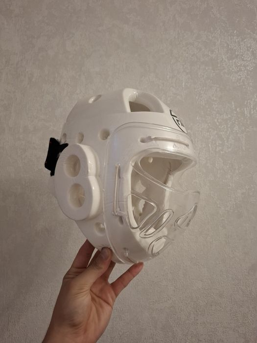 Закрытый шлем для ТАЭКВОНДО