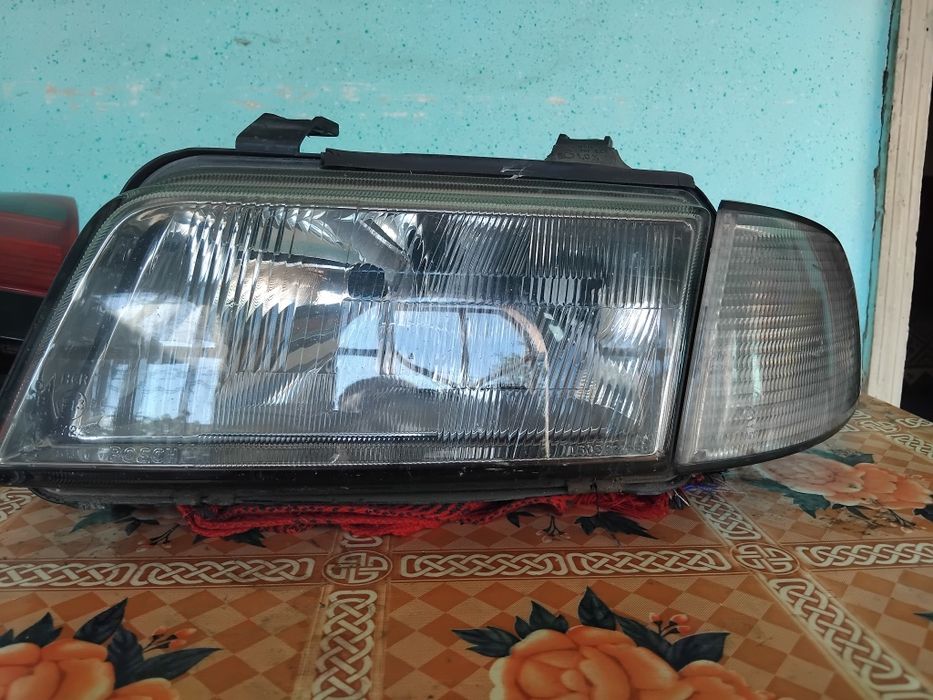 Faruri și triple spate audi a4 an 1998