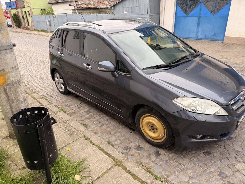 Vand Honda FR-v 2.2 diesel 6 locuri