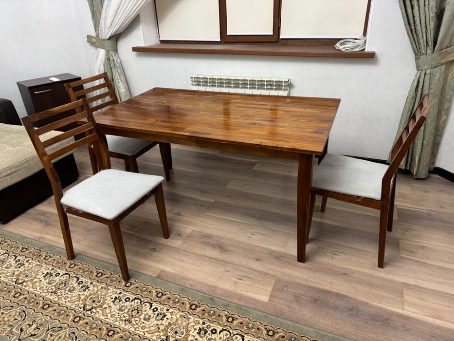 Стол и стулья для кухни