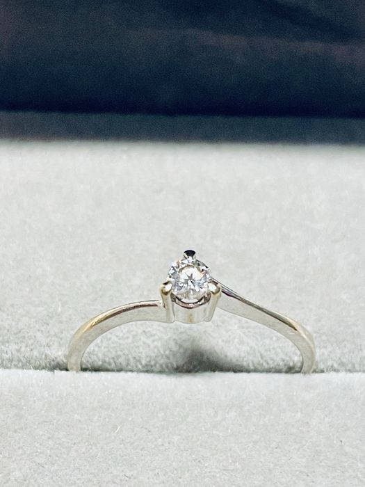 Годежен пръстен бяло злато 18 карата с диамант