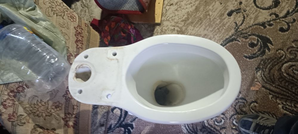 Продам унитаз безбочка