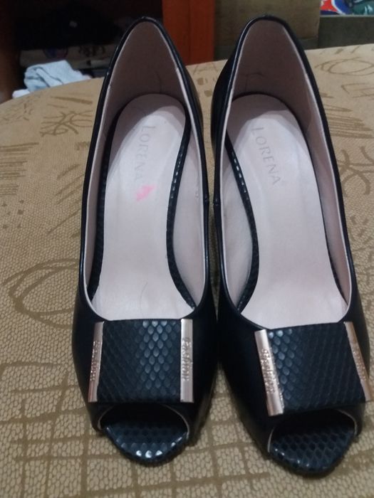 2000 тенге. туфли кожанные. стильные