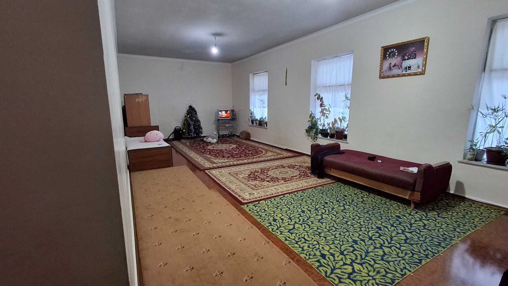 Motrid qorasuv hovli sotiladi 12 sotiq zudlik bilan