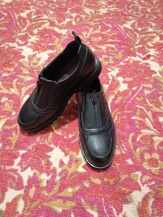 Продаю туфли черные