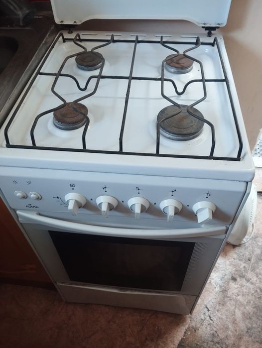 Продам газовую плиту