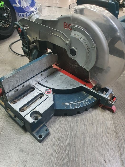 Настолен циркуляр BOSCH GCM 10