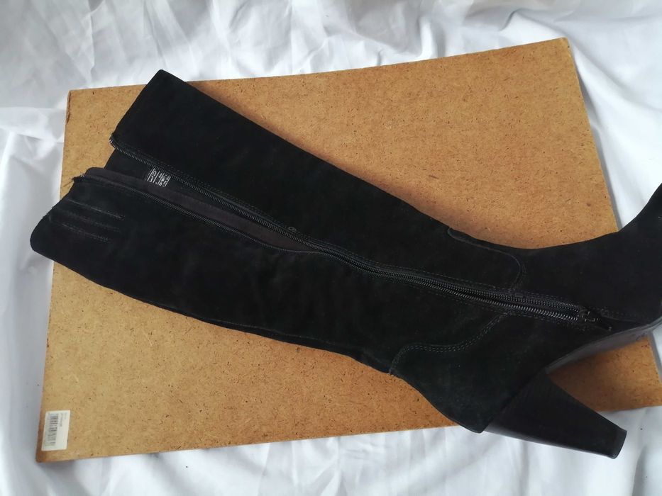 № 41 дамски ботуши естествен велур - с висок ток; марка Janet D.