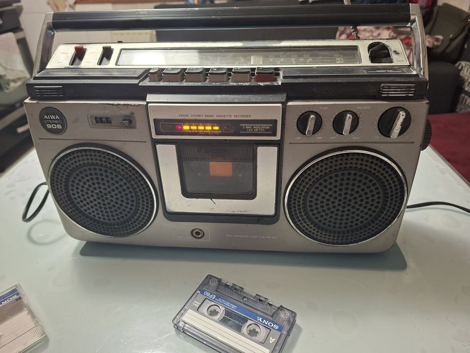 Radiocasetofon japonez Aiwa Stereo 906, funcțional, pt. reparat sau colecție