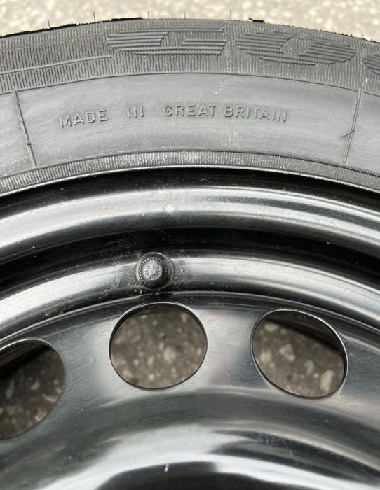 Гума с джанта Goodyear GT2 Made in Great Britain 185/65R15 ET 49 патерица за автомобил/ резервна гума