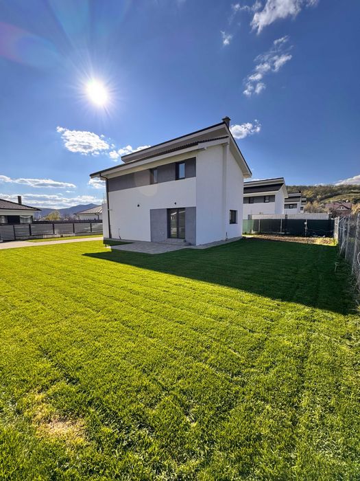 Ex: Casa noua de vanzare