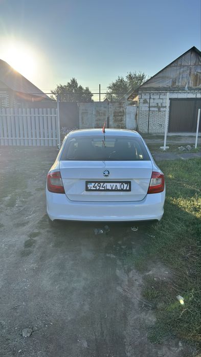 Машина Skoda Rapid 2014