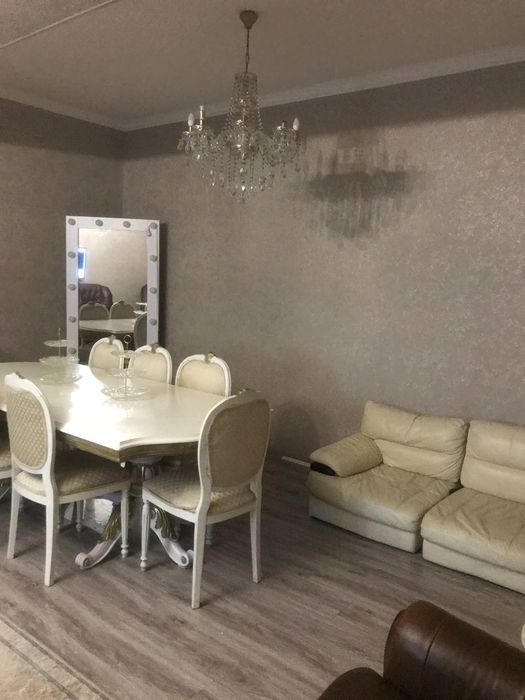 Продаётся шикарная 4х комнатная квартира Юнусабад 14 1 этаж