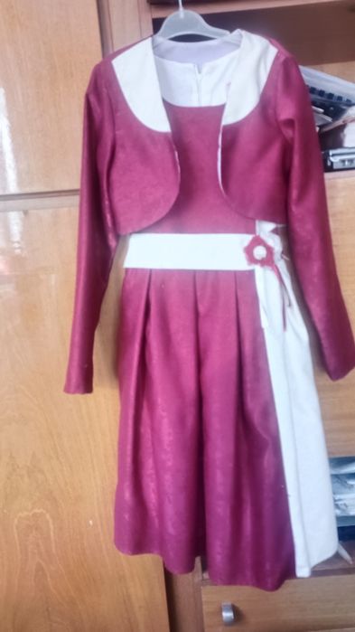 Платье.  Рост  140. Б/у.