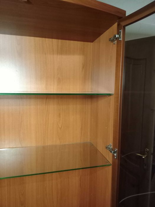 Шкаф витрина в хорошем состоянии