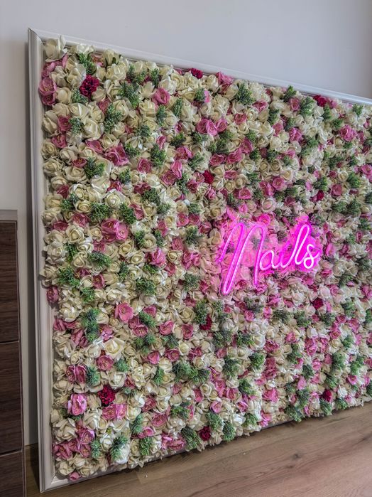 Пано с изкуствени цветя