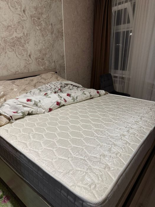 Кровать с матрасом